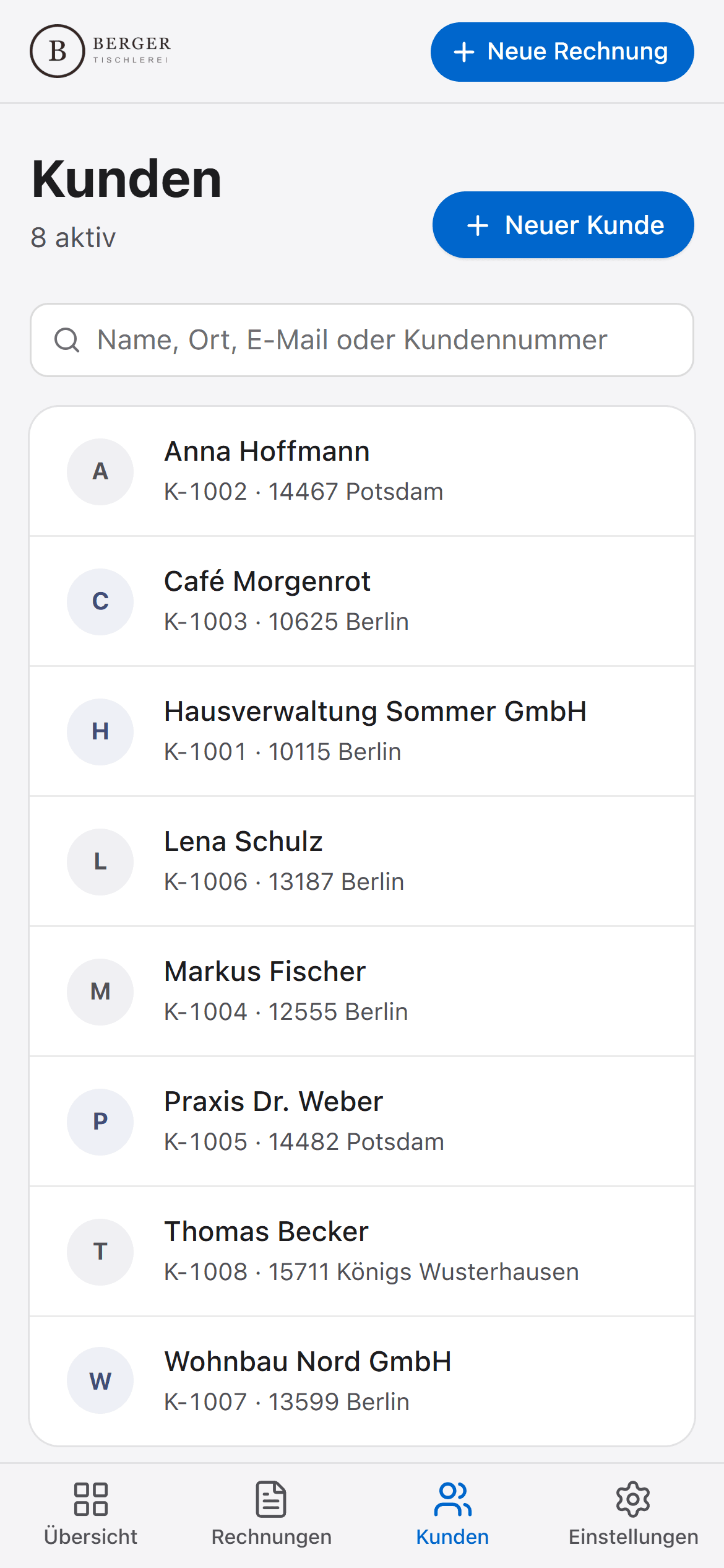 Die Kundenliste in Invovo auf einem Telefon